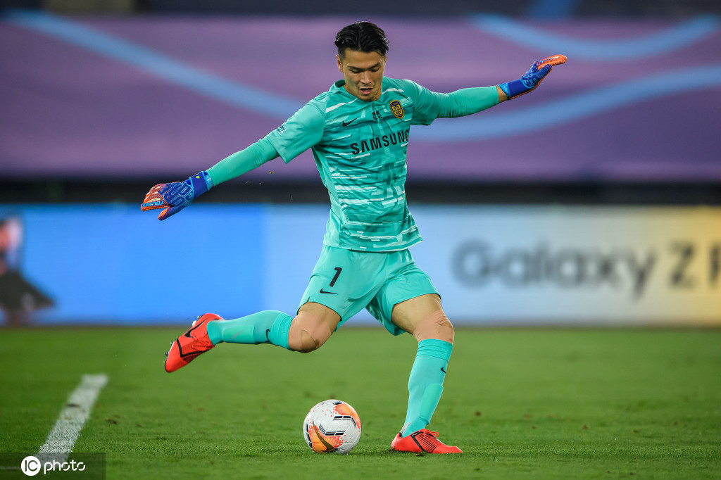 里程碑夜！上海久事主帅复盘，葡超清晨刷纪录，态度坚定，阵容厚度经受考验(上海久事2425第11轮最新消息)-问鼎app下载